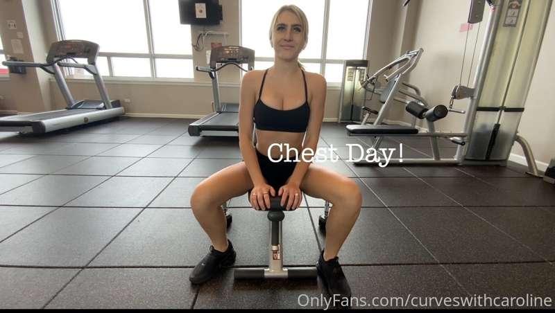 ✨Today’s focus : Chest 

👉🏽 1st movement - Dumbbell Chest Fl..