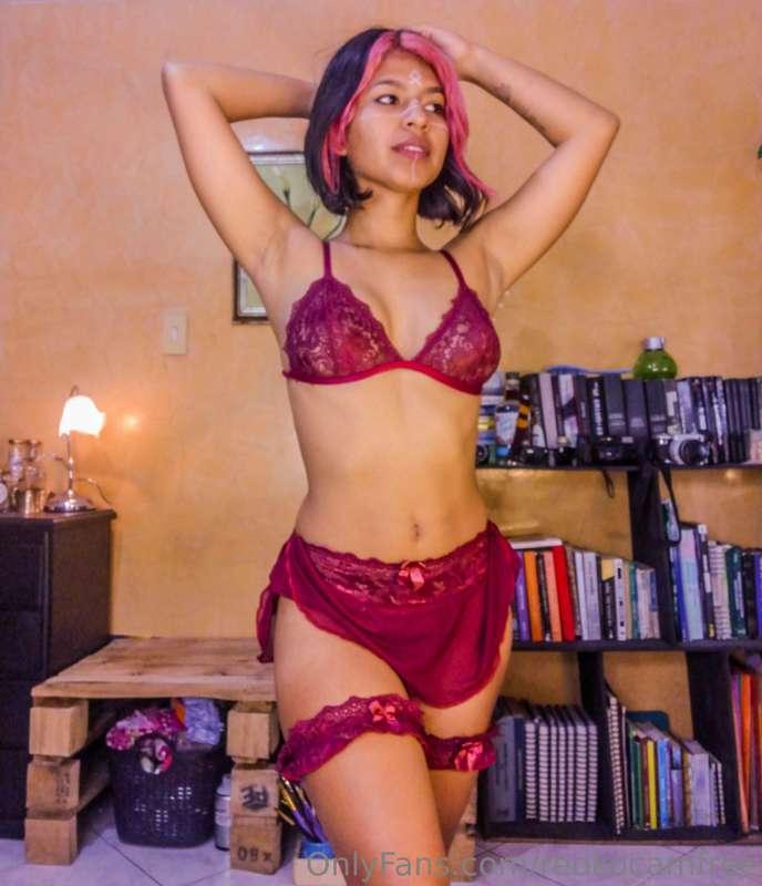 this  is a complete item! lingerie dance, striptease and fin..