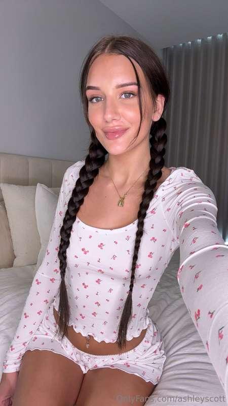 wanna cum play with me?🙈