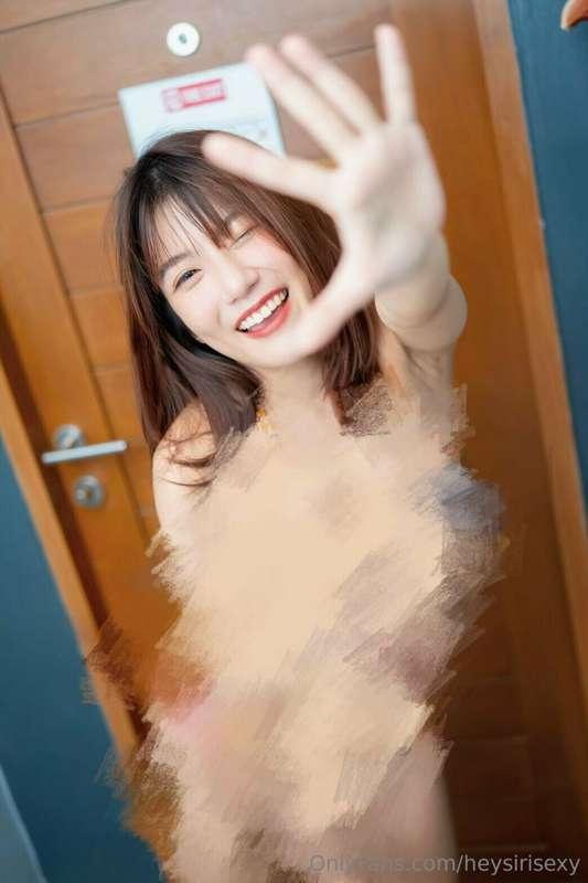 อย่าเพิ่งเปิดประตูนะคะ 
Don't open the door  

#อยากว่ายน้ำ ..