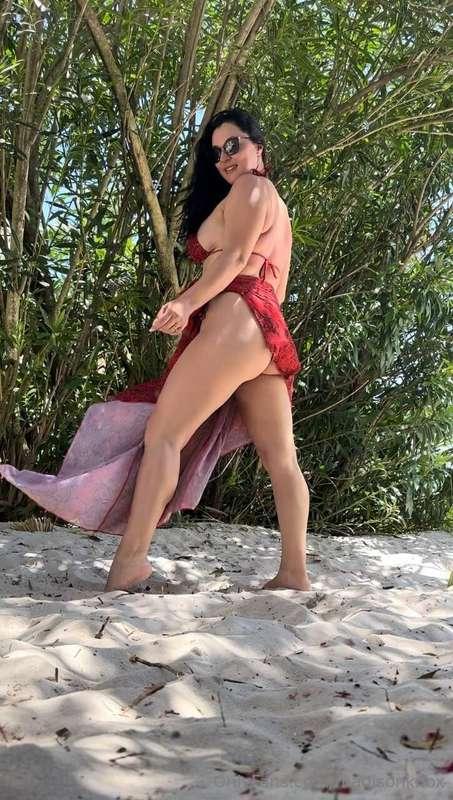 Do I make your cock hard? Like this post if I do 🍆
