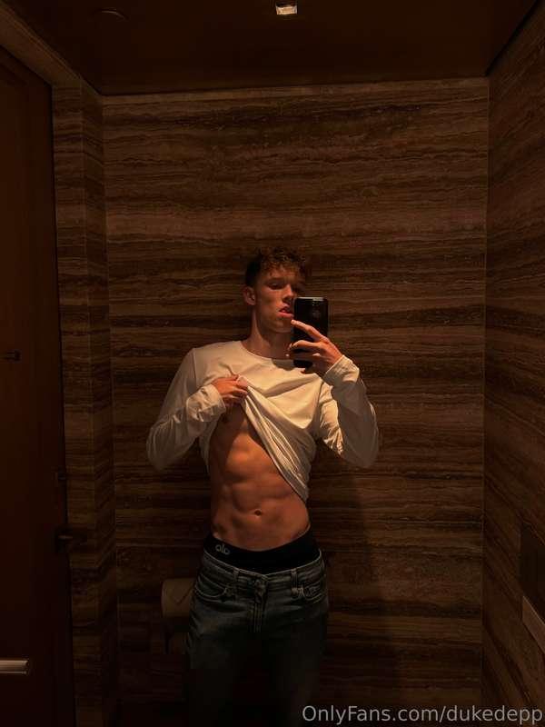 Alright it’s official… I’m sending out my HOTTEST, NAUGHTIES..
