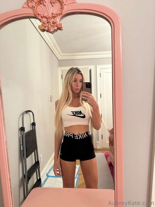 Does daddy wanna play with me?🥰