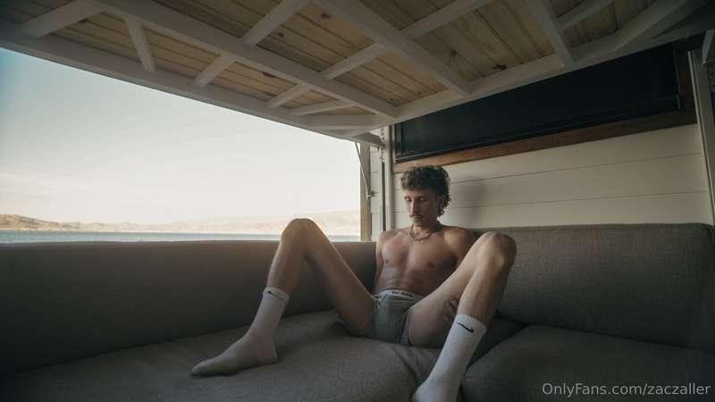 not sure if it’s the lighting or the mood, but this one hits..