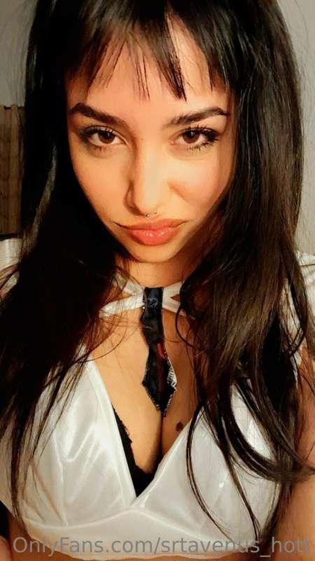 Would you like to see me play with my pussy?😋😋💦😈 :)