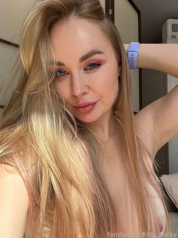 Selfie time 🥰🥰🥰 I really love the sunlight


#fyp #blonde #slefie #nipples #cute 