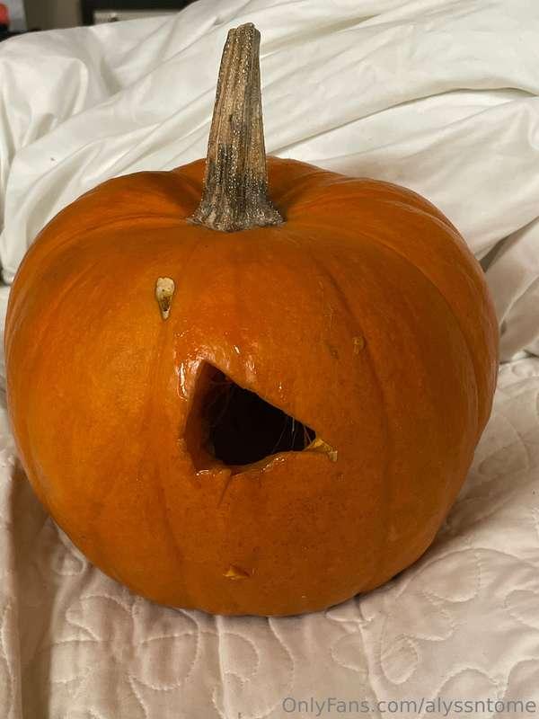I fucked a pumpkin 🎃  Full video coming to PH next week 🖤🧡 Y..