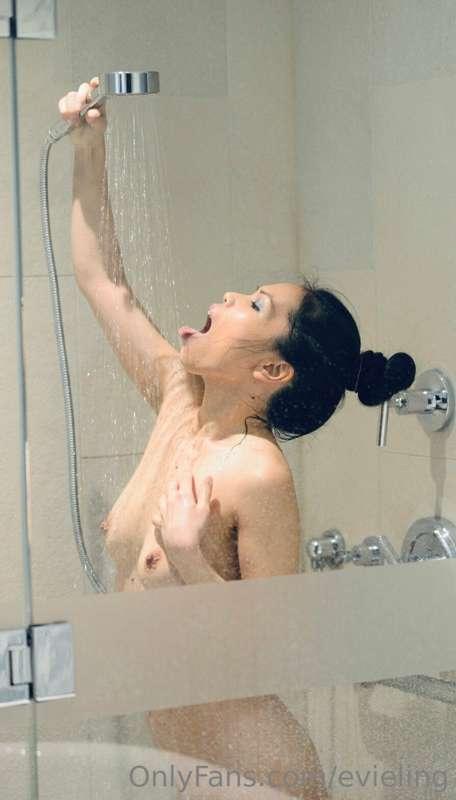 Happy Monday, I hope you showered lol 😂