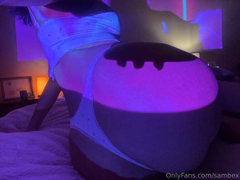 My ass looks great tonight. 🎀