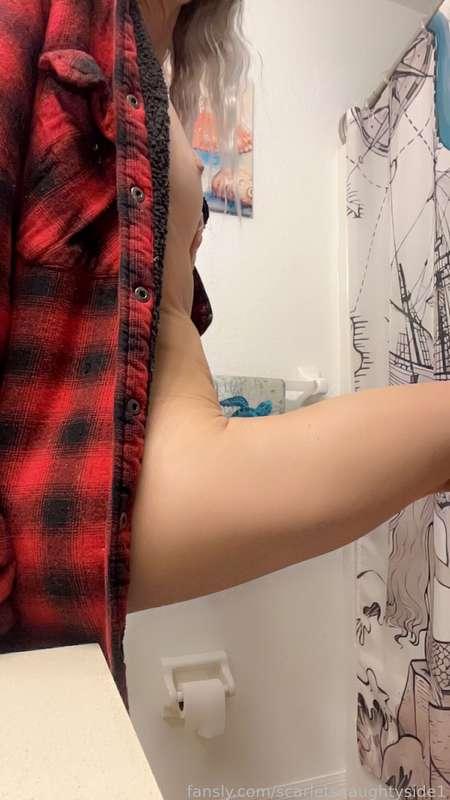 I don’t think my fwb will mind I cum wearing his sweater 👅👅👅

#petite #teen #pussy #young #ass #fyp #tits #boobs #nipples