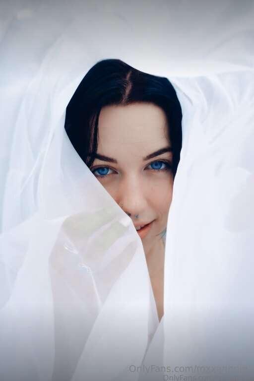 Would you stare into my soul and fuck my brains out? 😋