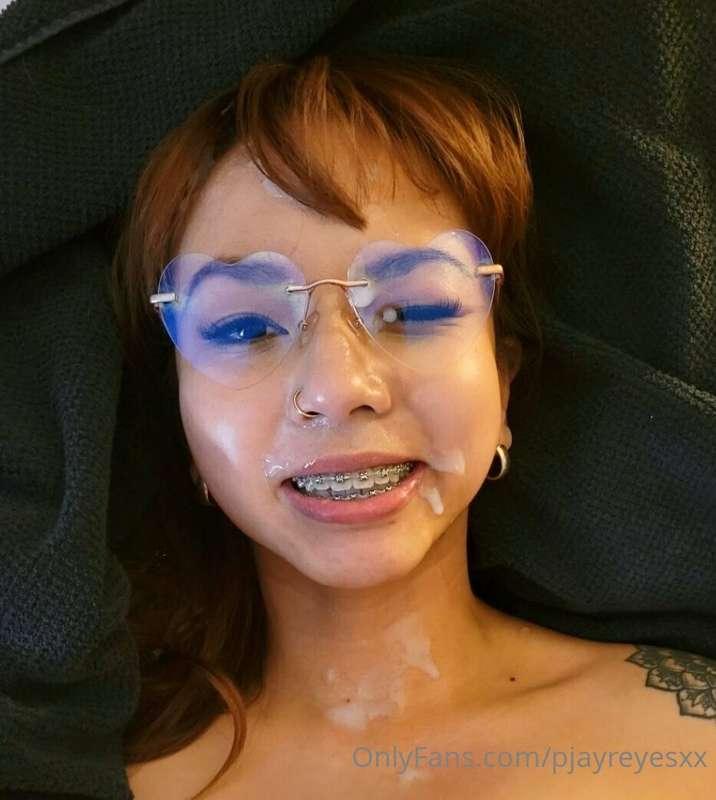 We love a little cum selfie