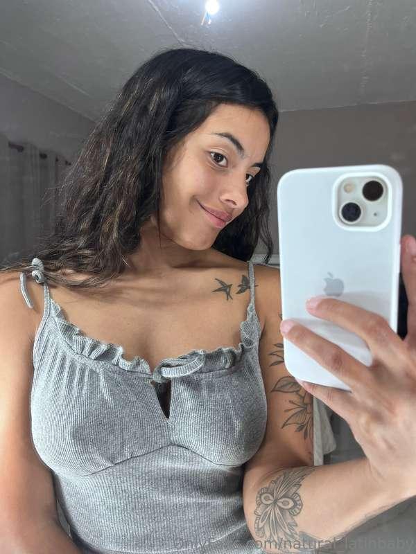 my nipples are hard😋🥰😉 🫲🏽leave me a gift in this post and I'..