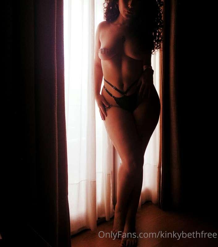 Come here and I'll tell you everything I want to do to you 🔥