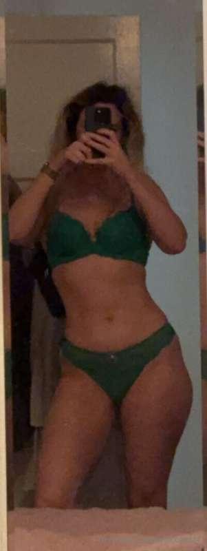 Good morning, starting the working week in my favourite gree..