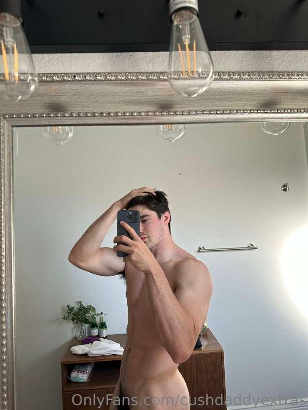 Hairy bush or clean shaven? Comment down below 😏😝