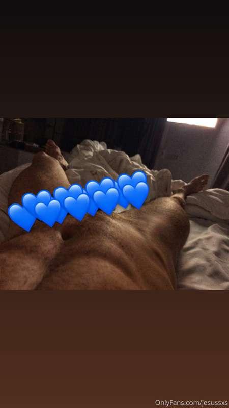 after fucking, relaxed.🔥
 después de follar, relajado..