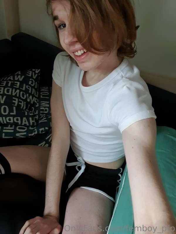Cute gym attitre to "stretch and work out" in ;3