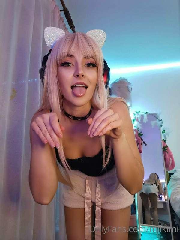 I am bored, LET'S PLAY!! Can I be your puppy🐶?  👅🍆💦