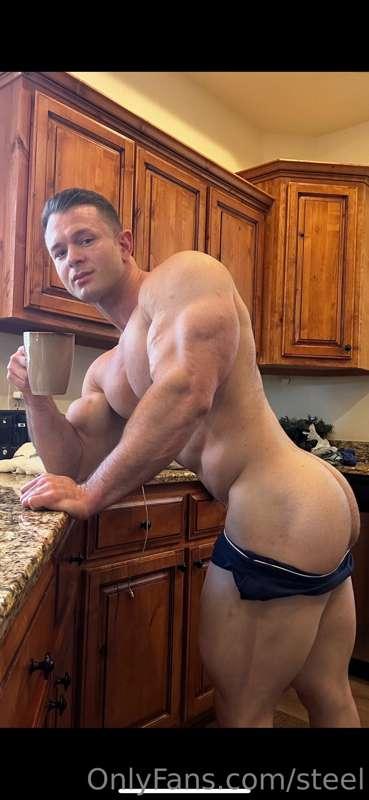 Swipe for bites of my muscle 🍑