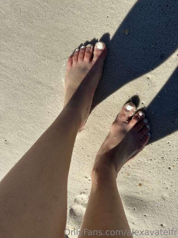 Missing Florida, and having my feet in the sand. 💕