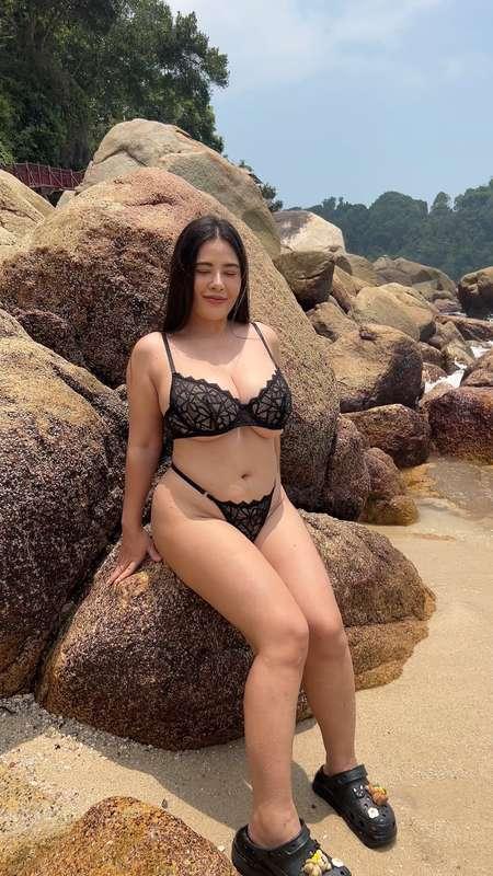 Chubby girl at the Beach With you ( shake for you ) 😛