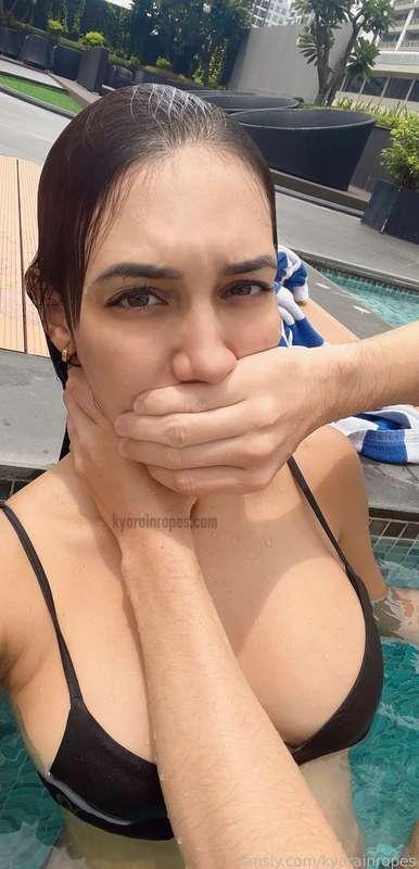 Handgagged and chocked at the pool 💦🤤