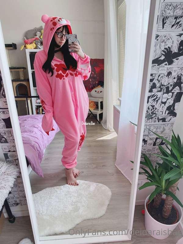 Let’s cuddle, I won’t bite.. Unless u want me to.. 👀