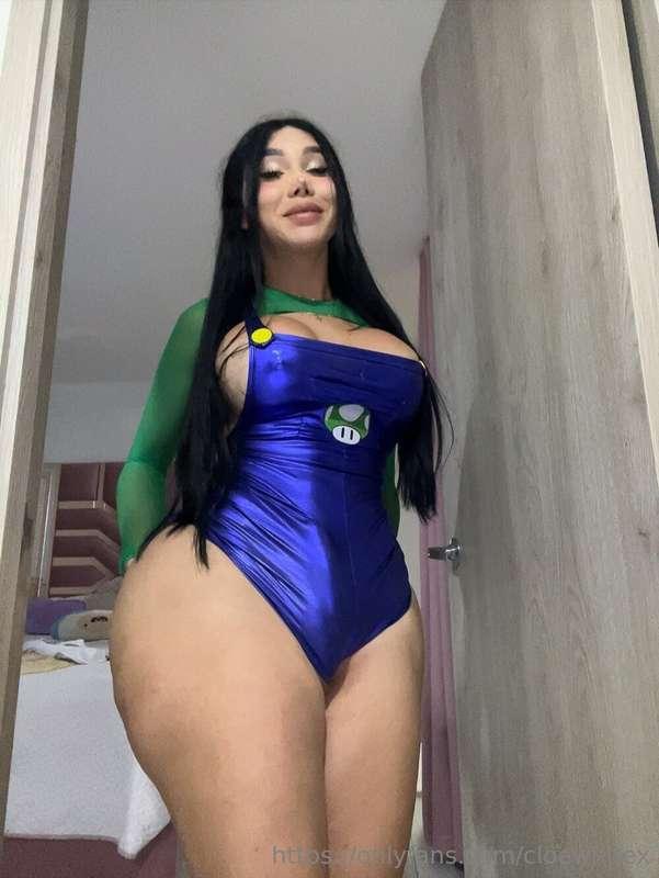 Sometimes I dress up just to break hearts 💋