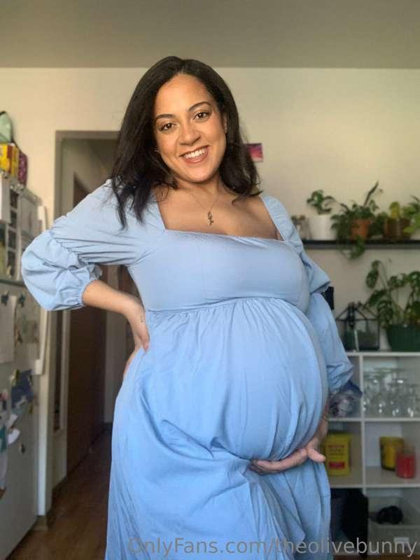 3 more weeks to go 💗 I’ve never felt more tired and big as I..