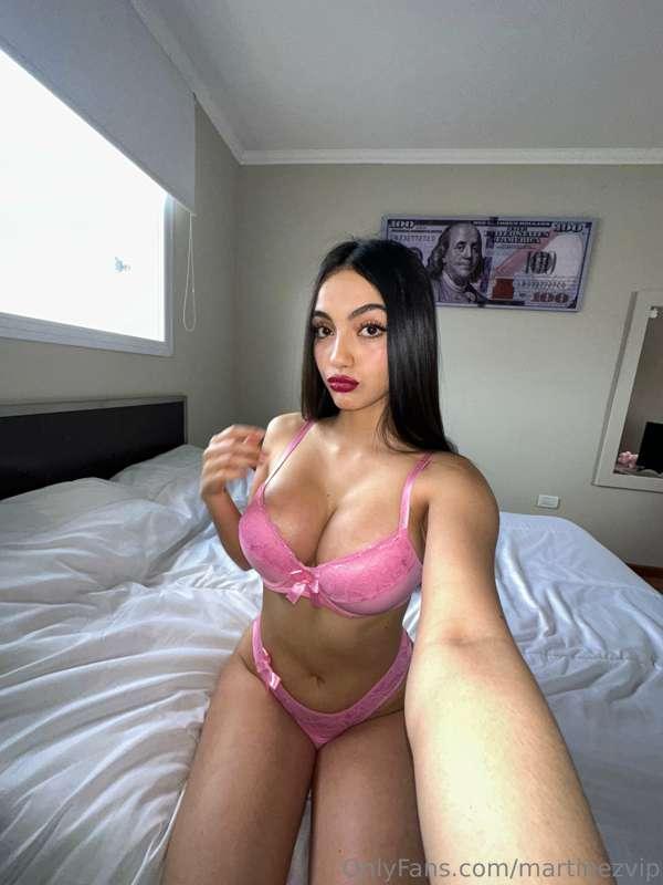 💦🩷How does the color pink suit me?🩷💦