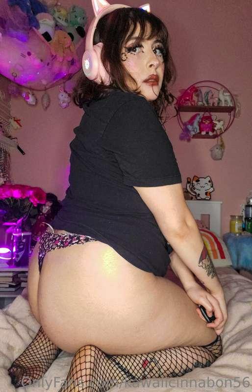 Sneak peak. Photo set of 5 dropping in 29 minutes 😘