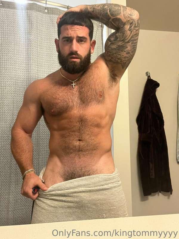 Slowly dropping this towel 😏😈💦