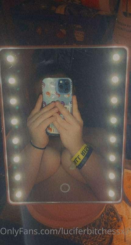 who wants to see the photo shoot I took this this small mirr..