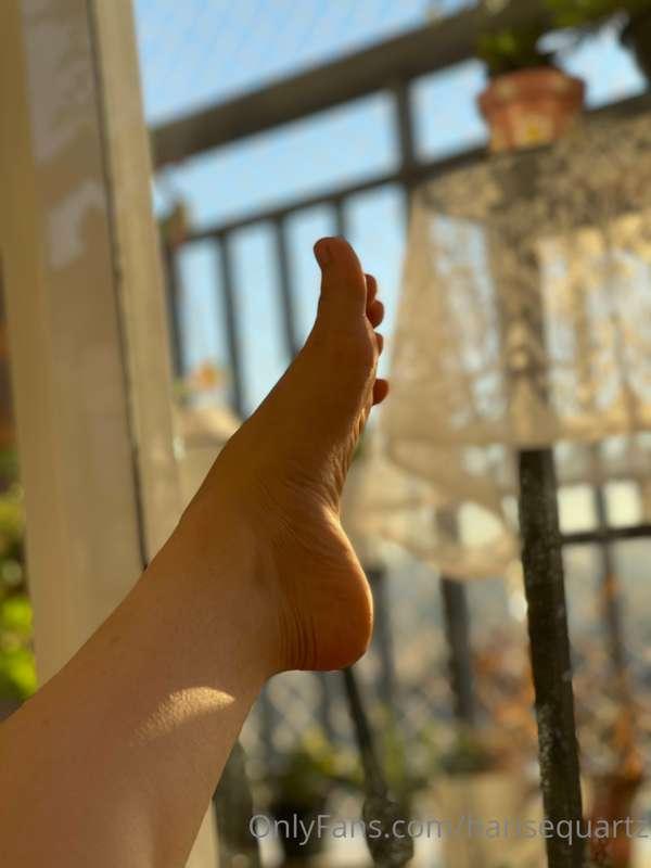 kissing sun in my feet this morning