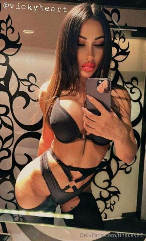 I have a pierced pussy‼️😈  @VICKYHEART now I touch it and I ..