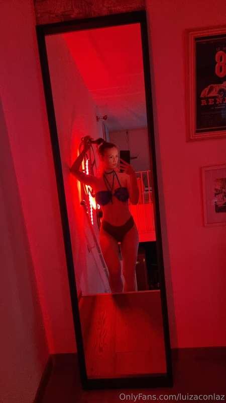 Le luci rosse mi spingono sempre a fare pensieri perversi 