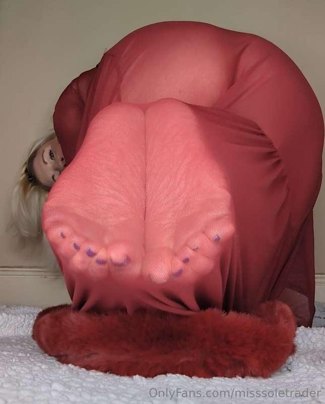 Happy Hump Day, my lovelies!Sorry I'm not around much at the..
