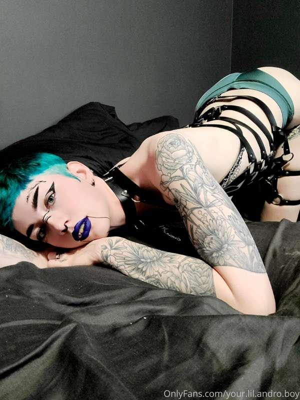 Which angle would you choose first? 👅🖤🖤🖤
