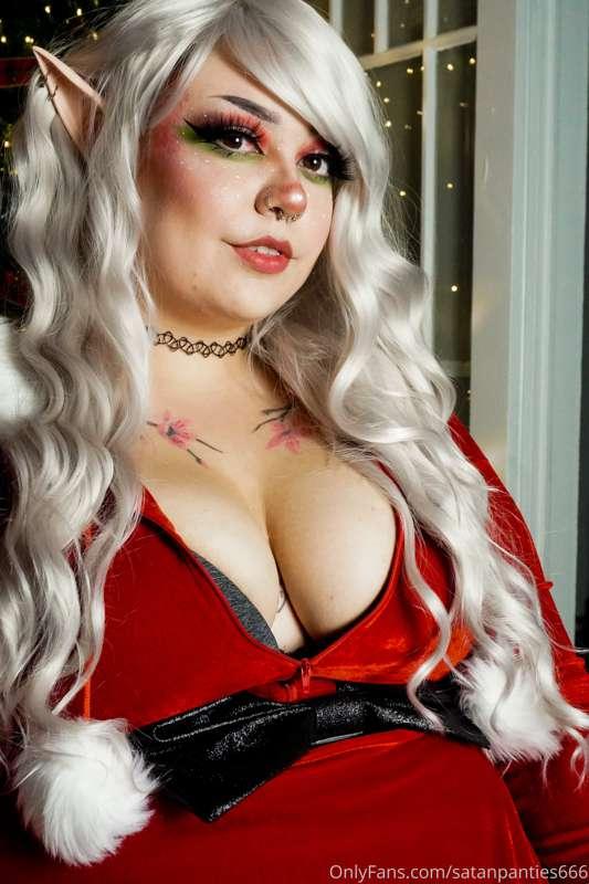 Merry Christmas Eve friends! 
Oh man, I hope yall get someth..