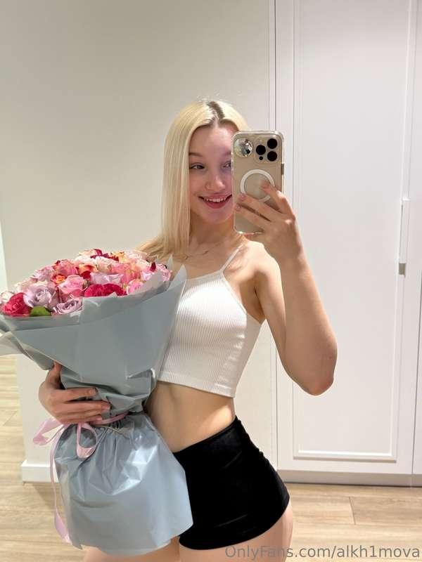 I love flowers, their smell and beauty!Do you often give flo..