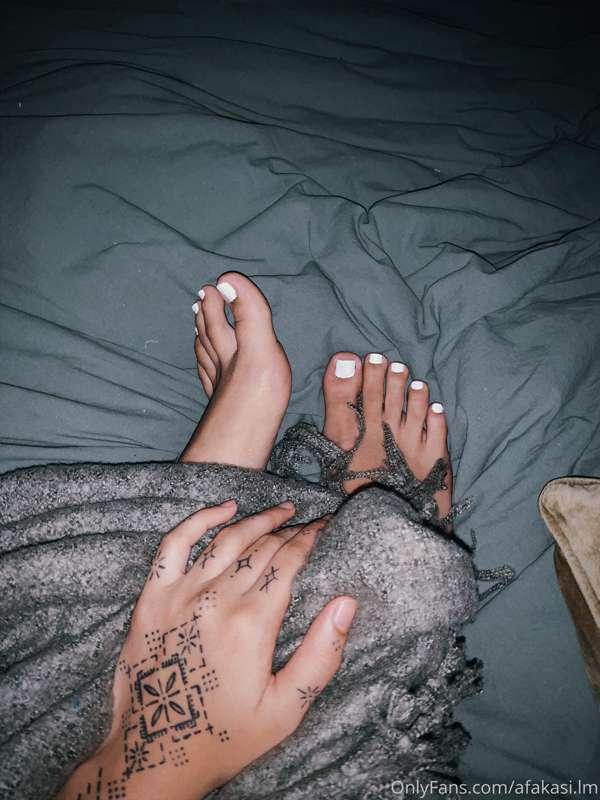 For the ones who like pretty feet 🤷🏽‍♀️👀 who tryna buy me a ..