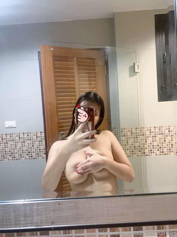 Wanna shower with me daddy?😳