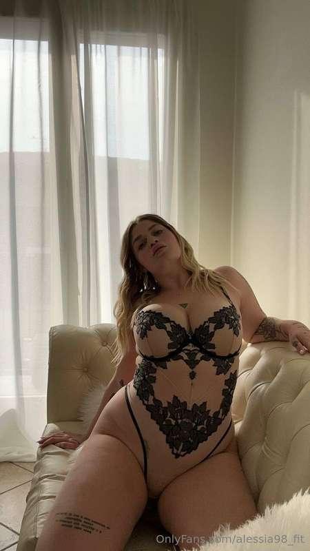 La mia amica Marty ha 𝐋𝐄 𝐓𝐄𝐓𝐓𝐄 𝐏𝐈Ù 𝐏𝐎𝐑𝐂𝐇𝐄 𝐃’𝐈𝐓𝐀𝐋𝐈𝐀,🐷 nemmeno..