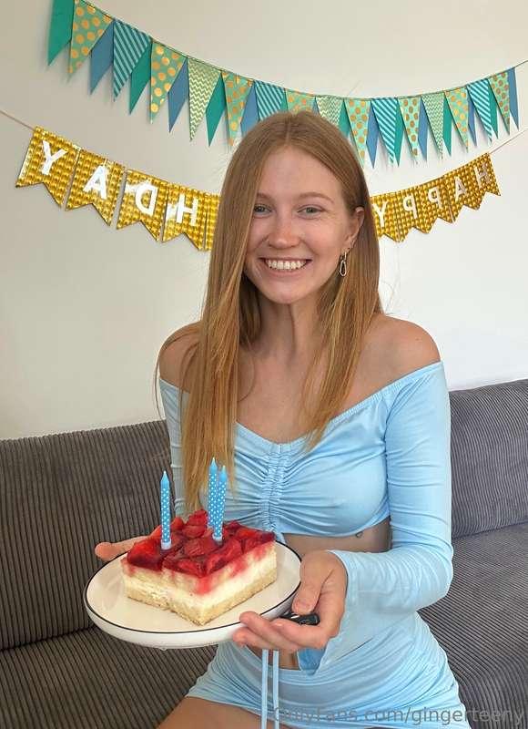 It's my BIRTHDAY! Let's celebrate! 😍😍