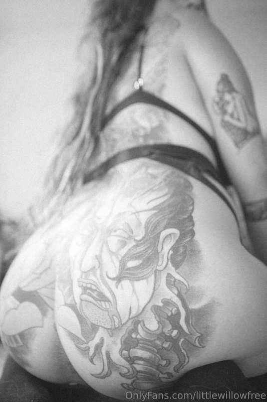 Some bum and back tattoo appreciation🐲