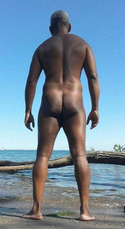 Happy Hump Day!  #musculardaddy #gay #gaycruising #gaybeard ..