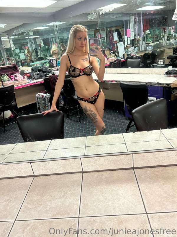 Come see me at work 🩷 blue sapphire in Ogden til last call 🩷