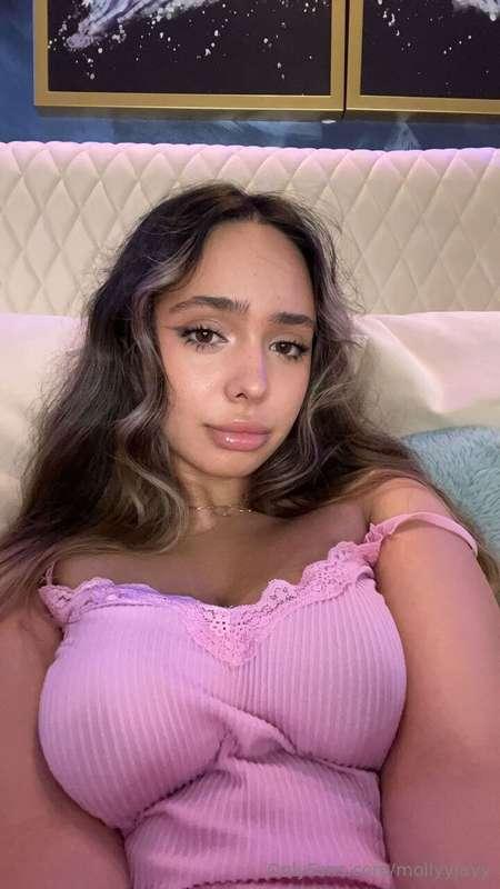 You up for some fun with a girl who have big tits?👀😈