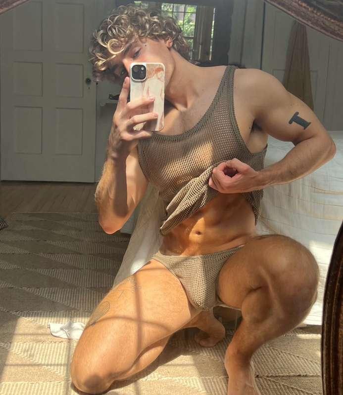 The new hot blonde boy just started OF!😍 there is something ..